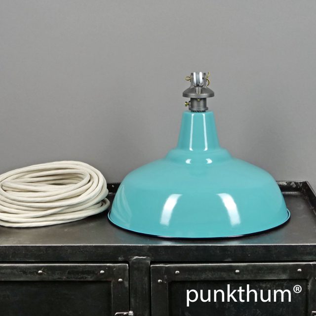 Türkise Emaillelampe, Industrielampe mit Stahlguss-Aufhängung und Textilkabel.