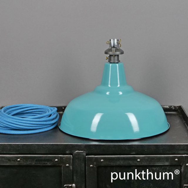 Türkise Emaillelampe, Industrielampe mit Stahlguss-Aufhängung und Textilkabel.