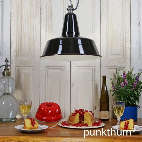 Große schwarze Emaillelampe, Industrielampe mit Textilkabel.