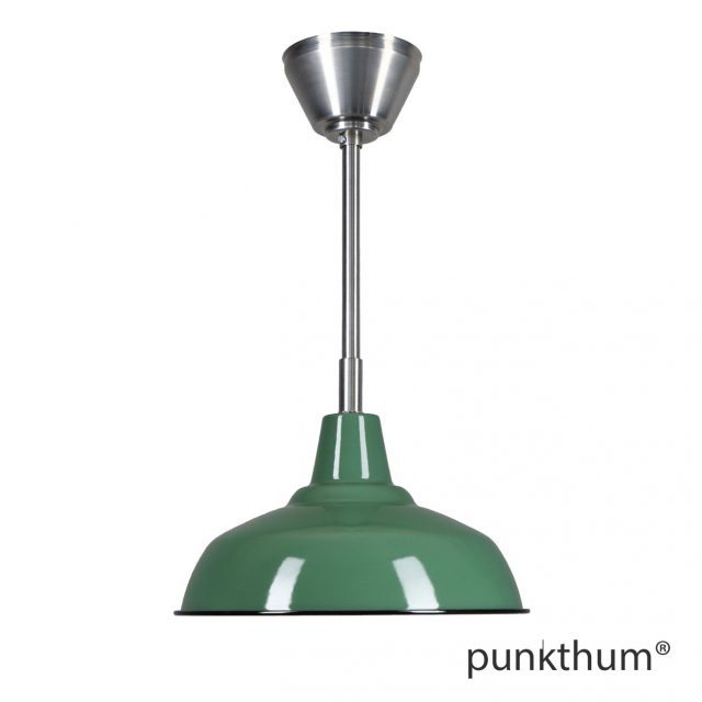 Dunkelgrüne Fabriklampe, Emaillelampe mit Stahlrohr-Aufhängung und Baldachin.